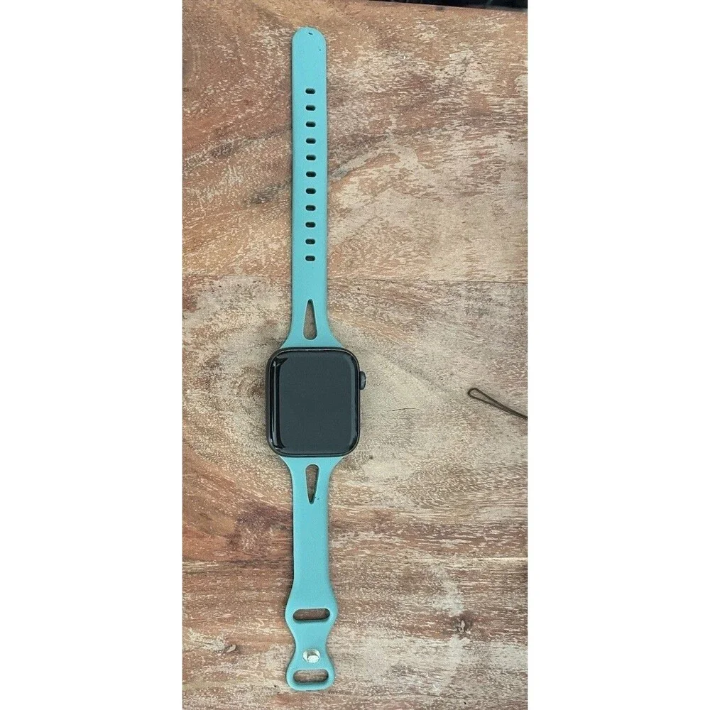 Apple Watch SE 44MM Space Gray GPS Refurb Used Good Battery